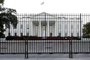 Baltieji rūmai: „Clintonai palaikė daugiau ryšių su Rusija negu Donaldas Trumpas“