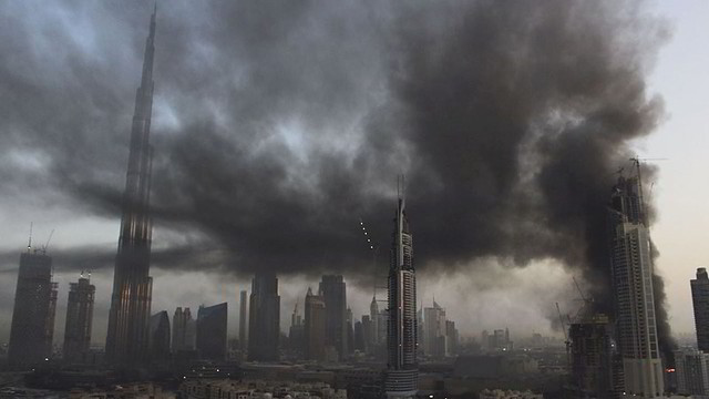 Dubajaus dangoraižių kompleksas skendo ugnyje