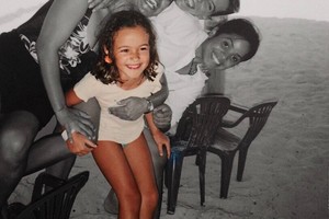 Garsi lietuvaitė pasidalijo vaikystės nuotrauka – ar atpažįstate?