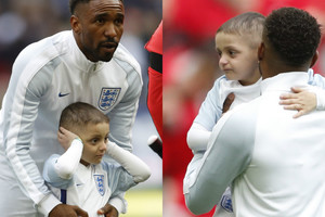 Mirti pasmerktas jaunasis anglų sirgalius kabinsis už nedidelės vilties išgyventi