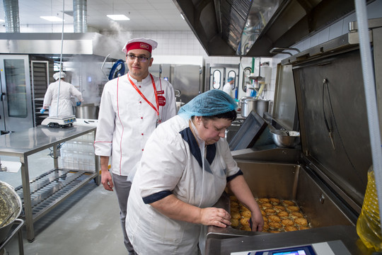 Milžiniškos virtuvės šefas – apie salotas, Kijevo kotletus ir karaliaujančią mišrainę