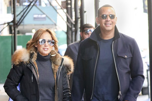 Tai oficialu: Jennifer Lopez naują mylimąjį pristatė ir mamai