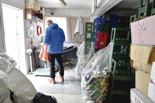 Stiklo taros supirktuvėse – sunkiai protu suvokiama tvarka