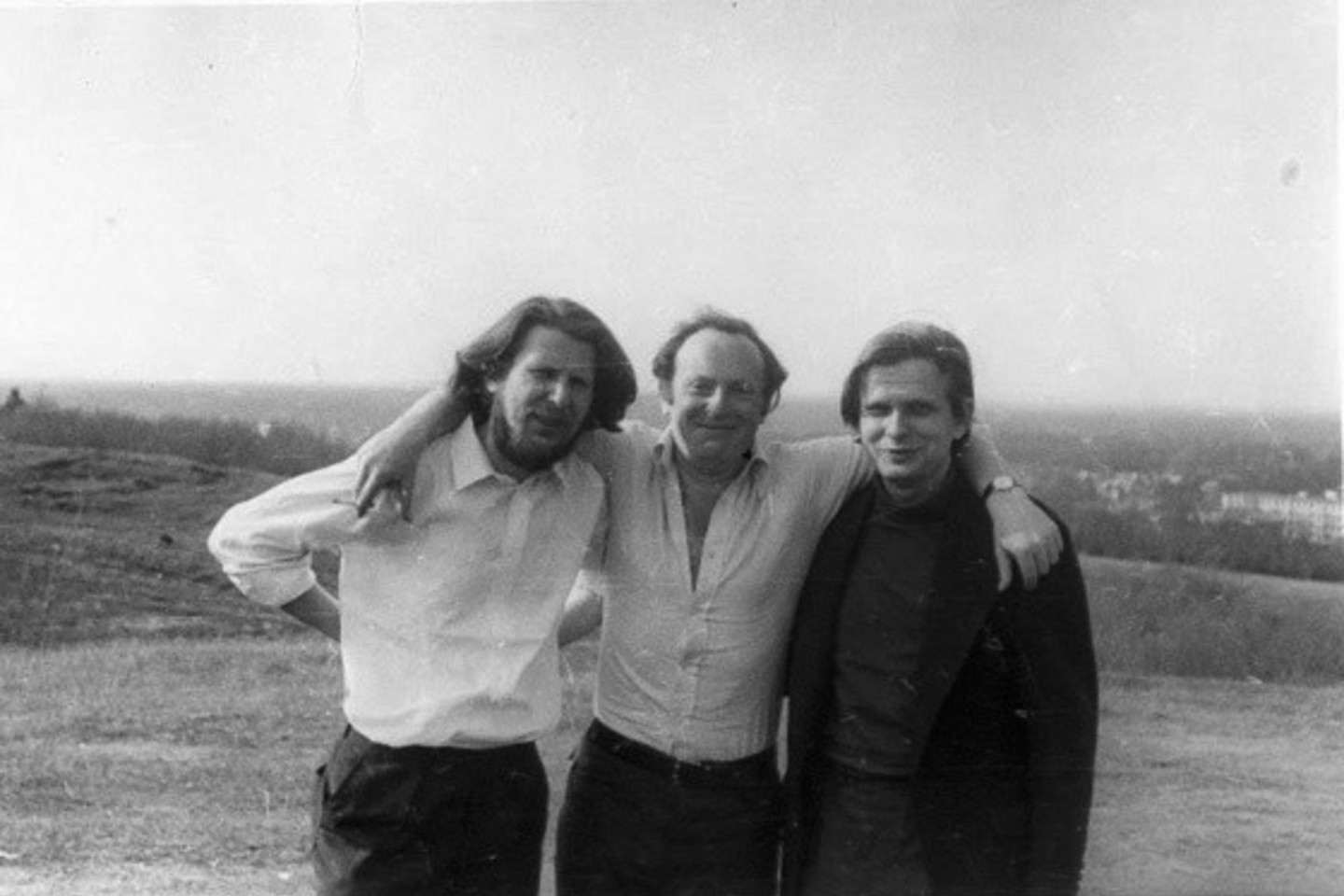 A.Venclova (dešinėje) su draugais R.Katiliumi ir poetu J.Brodskiu (viduryje).<br>Nuotr. iš R.Katiliaus ir E.Katilienės archyvo