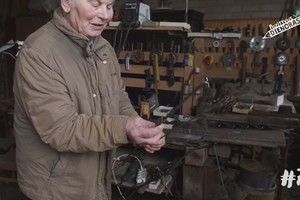 Ilgaamžis senolis aplinkinius džiugina neįtikėtinomis aistromis