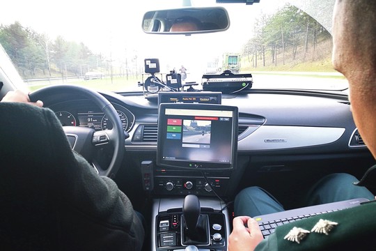 Nežymėta „Audi“ dirbantis pareigūnas apie susidūrimą su garsenybe: „Paspaudė dar labiau“