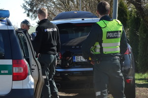 Kelių gaidelis prie „Porsche“ vairo šokdino ir Lietuvos, ir Lenkijos pareigūnus