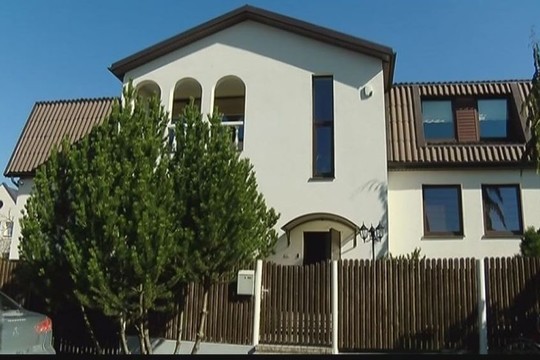 Trijų nuteistųjų gyvenimas nuosavame name: indaplovė ir 40 kubų vandens per mėnesį 