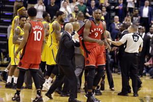 Jono Valančiūno dvigubo dviženklio ir „Raptors“ nesėkmės fone – vos nekilusios muštynės