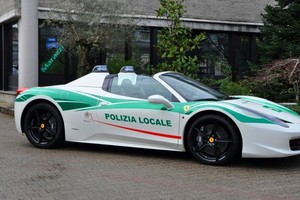 Likimo ironija: policija persėdo į „Ferrari“, pirktą už nešvarius pinigus