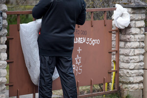 Incidentas prie Rusijos atstovybės Vilniuje: sulaikytas asmuo protestavęs dėl Sirijos