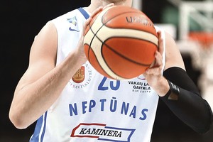 Tarptautinį sukčių chorą paskandino „Neptūnas“