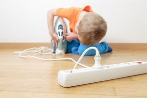 Kaip apsaugoti vaiką nuo namuose slypinčių pavojų? Pataria ekspertai