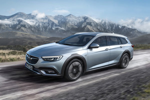„Opel“ atskleidė, kaip atrodys padidinto pravažumo „Insignia“ universalas
