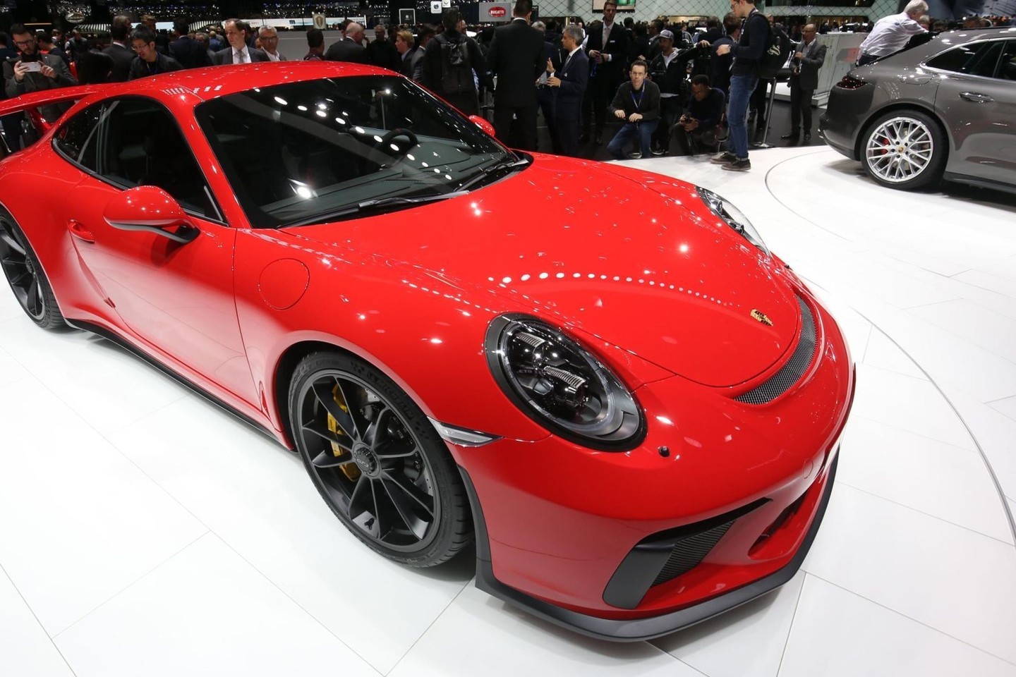 Naujos kartos „Porsche 911 GT3“ modeliai bus komplektuojami su „Dunlop Sport Maxx Race 2“ padangomis.<br>Gamintojo nuotr.