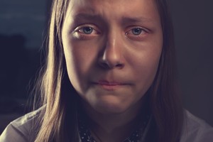 Motina sugyventiniui leido prievartauti savo dukterį, nes norėjo kūdikio