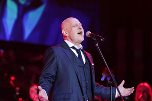 Dainininkas Ovidijus Vyšniauskas pilnutėlėje arenoje atšventė 60-metį