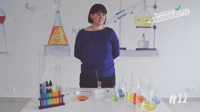 Mokslų daktarės aistra – moksliniai chemijos spektakliai vaikams