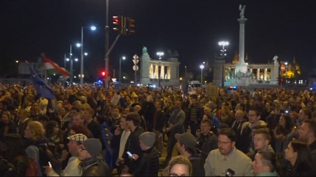 Vengrijoje – didžiuliai protestai prieš naują valdžios įstatymą