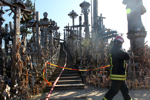 Kryžių kalną gesino gausios ugniagesių pajėgos: įvardintos gaisro versijos