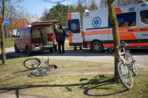 Išvažiavę dviračiais broliai kliudė vienas kitą ir griuvo – vienas vyras mirė