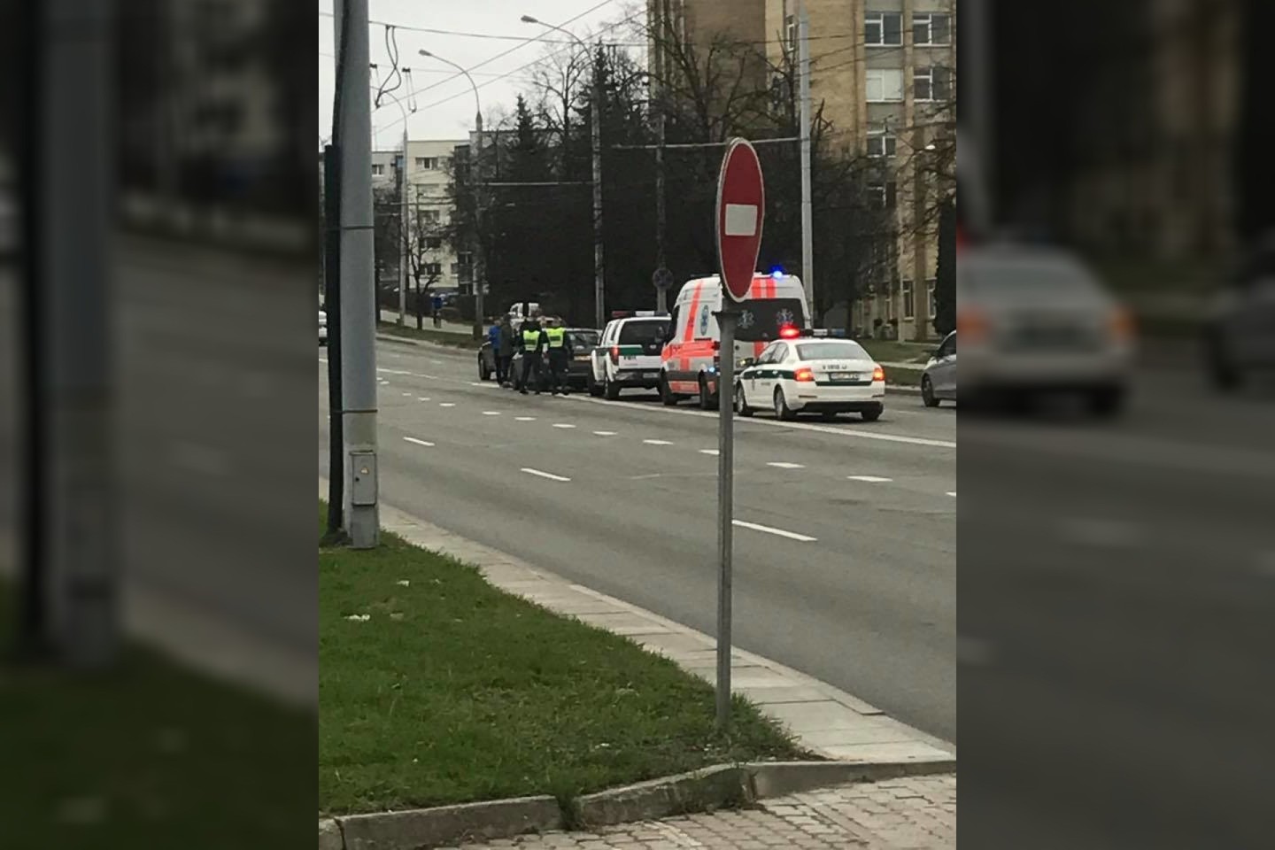 Per avariją Vilniuje nukentėjo trys žmonės, tarp jų yra ir kūdikis.<br>Facebook/Reidas Vilniuje nuotr.