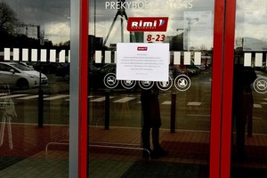Pasakė, kas nutiko netikėtai uždarytoje „Rimi“ parduotuvėje