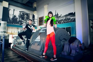 Simona Burbaitė miesto moteris pakvietė į treniruotę muziejuje