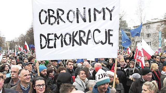 Varšuvoje šimtai protestavo prieš Lenkijos valdžią