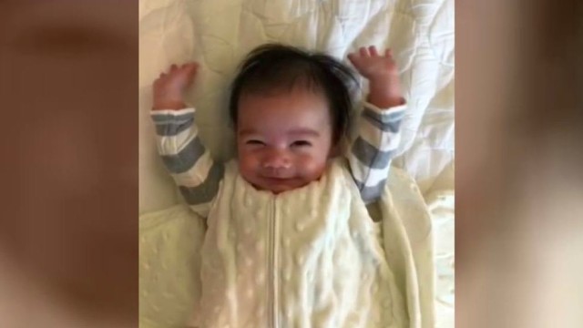 Ši užburianti kūdikio šypsena pavergė internautų širdis