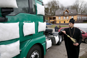 Pasipiktinę vežėjai šaukėsi Dievo pagalbos – prireikė net kunigo