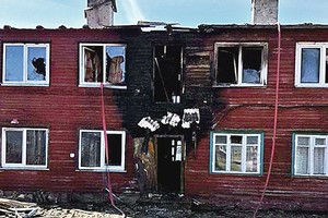 Degantis kaimynų namas neišgąsdino: vyras išgelbėjo 4 vaikų gyvybę