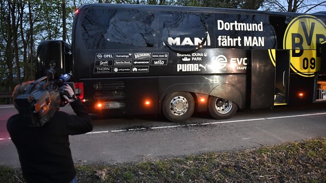 Prie „Borussia“ autobuso įvyko trys sprogimai: mačas atšauktas, žaidėjas sužeistas