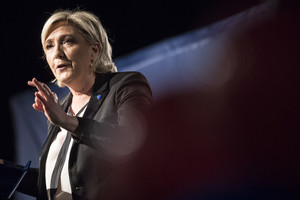 Marine Le Pen žada pergalės atveju iškart sustabdyti Prancūzijos narystę Šengeno erdvėje