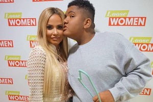 Katie Price pratrūko: stojo ginti neįgalaus sūnaus nuo patyčių