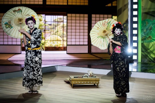 Baiba Skurstenė-Serdiukė ir Vilija Matačiūnaitė tapo geišomis: koją pakišo tatuiruotė