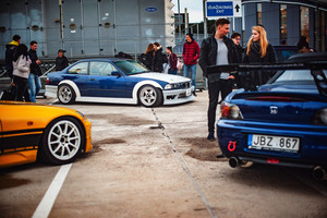 „Greitus ir įsiutusius“ pasitiko išskirtinių automobilių gerbėjai