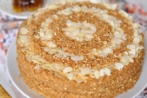 Legendinis medaus tortas: vaikystę primenantis skonis