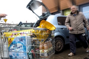 Didįjį penktadienį lietuviai užplūdo Suvalkus: „Lietuvoje pirksime, kai gerai uždirbsime“