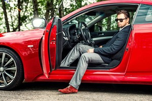 Benamis prie automobilio surengė fotosesiją – negalėjau patikėti savo akimis