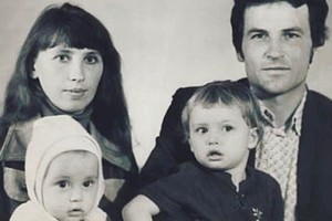 Vaikystės nuotraukoje – didelė žvaigždė. Ar atpažįstate?