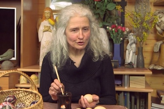 Trijų kartų tautodailininkės atskleidė kiaušinių marginimo paslaptis