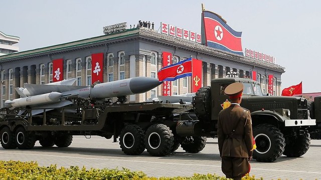 Sprogo Šiaurės Korėjos išbandoma raketa