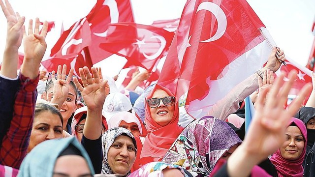 Turkai balsuoja svarbiame referendume