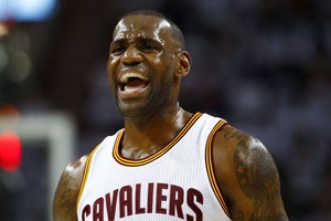 LeBronas Jamesas atvedė „Cavaliers“ į pergalę, o „Jazz“ nugalėjo „Clippers“