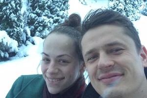 Kūdikio laukiantys Ineta ir Ąžuolas Žvaguliai parodė netikėto sniego grožį