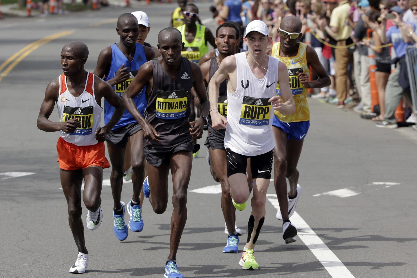 Bostono maratone triumfavo Kenijos bėgikai.<br>AP nuotr.