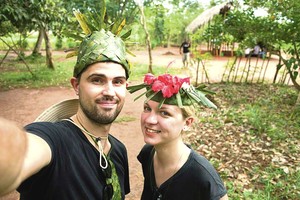 Keliaujanti pora visose šalyse paragauja to paties produkto