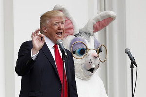 Baltuosiuose rūmuose vyko pirmosios Donaldo Trumpo margučių ridenimo varžybos