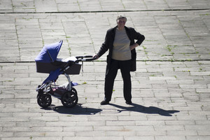 Prakalbo apie „vaiko pinigus“ bei ilgesnį nedarbo išmokų laiką